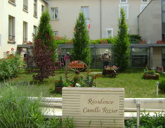 Ehpad-Ravieres-residence-camille-rizier-89390